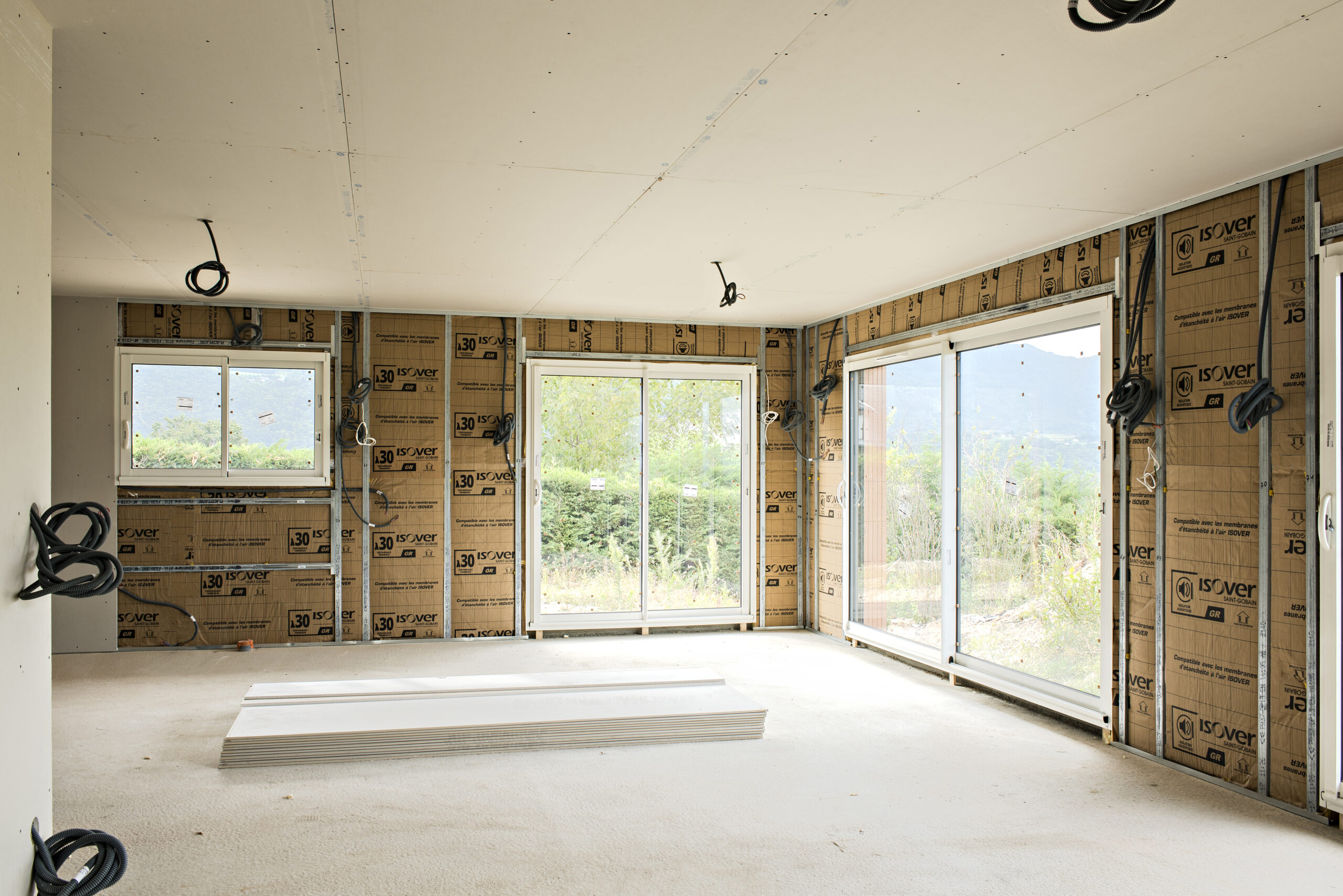 Isolation intérieure et préparation des cloisons dans une maison