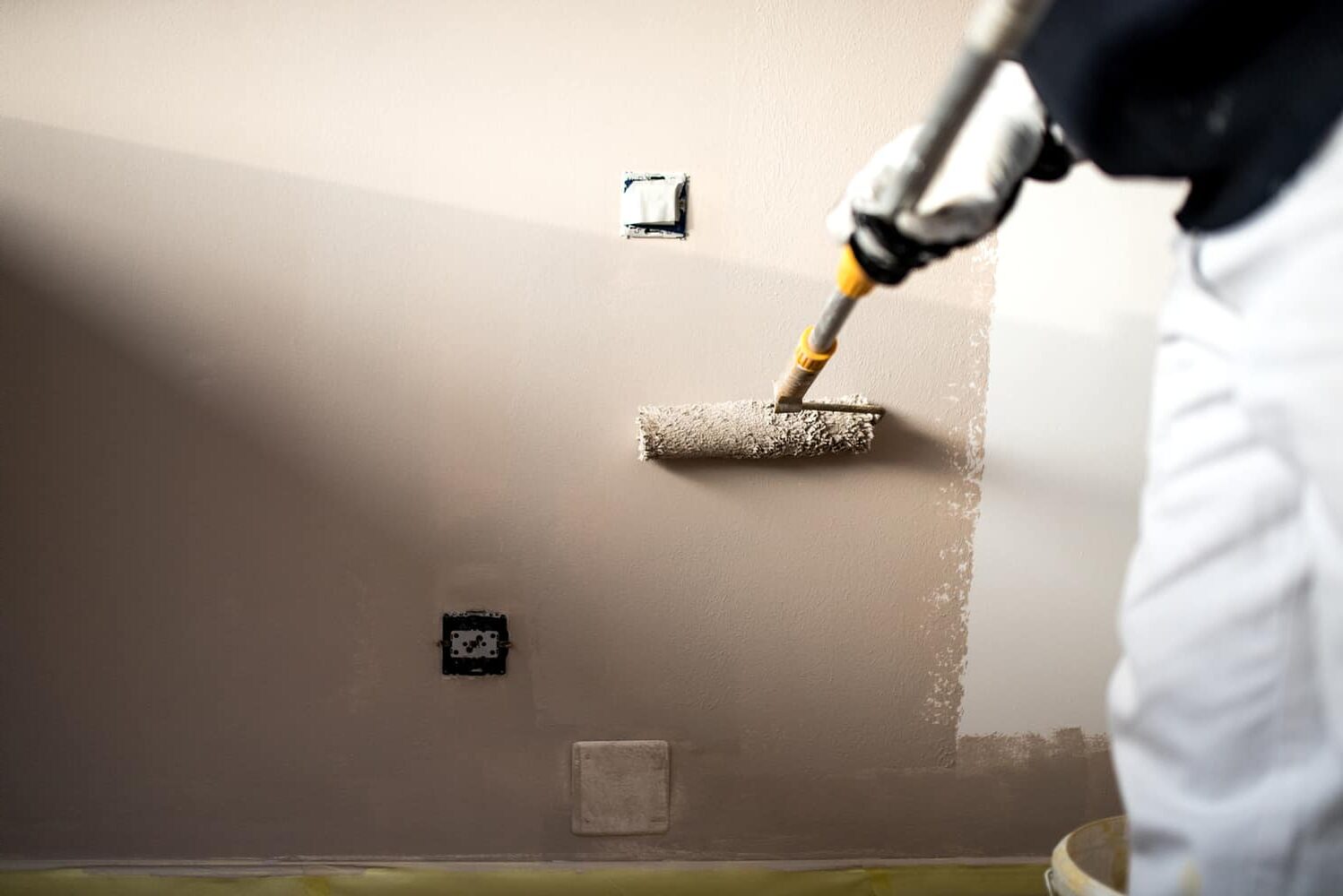 Travaux de peinture intérieure sur mur en rénovation